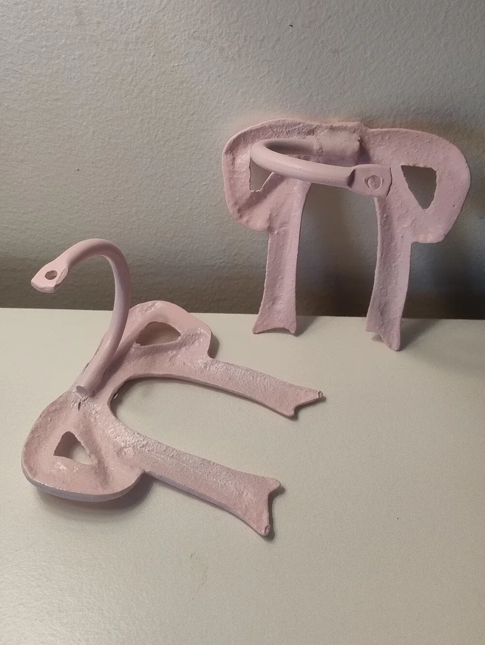 Vintage Tender Heart Treasures Painted Pink Bow Curtain Tiebacks 60175